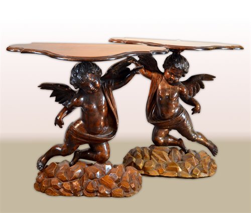 Coppia di tavolini-consolles con alzata a guisa di angeli